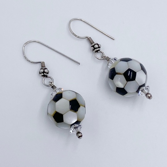 Mother of Pearl and Black Onyx Earrings - Picture 7 of 7